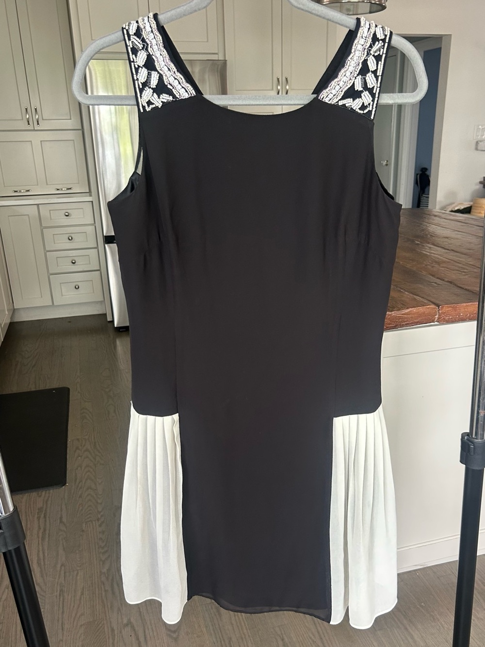 Jessica Simpson Black and White Sleeveless Pleated Hem Dress